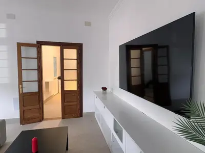 Una televisión o centro de entretenimiento en Apartamento Parque Romano