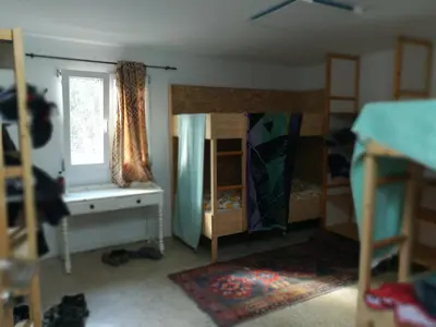 Plano de Bett 3 im Männer-4-Bettzimmer NUR Männer ONLY men SOLO hombres