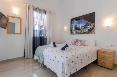 Cama o camas de una habitación en Sonneland Large & Private Terrace