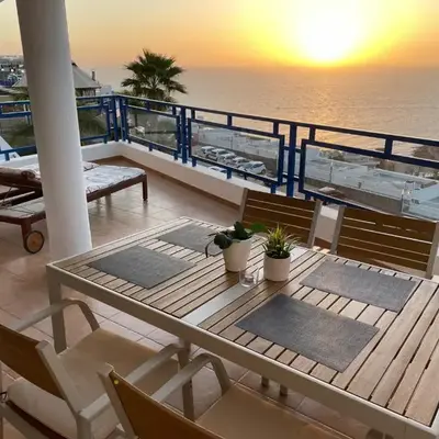 Sunny Seaview Modern apt - pool and beach access