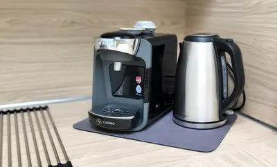 Utensilios para hacer té y café en Sunnypalms Casa Mar 22