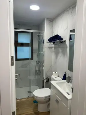 Un baño de El Faro Suite Arinaga