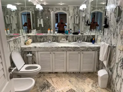 Un baño de Anfi Puerto
