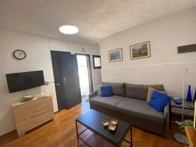 Una televisión o centro de entretenimiento en El Colgaizo