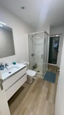 Un baño de Albareda 83