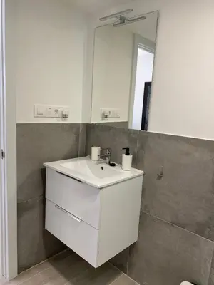 Un baño de Bungalow con entrada privada y gran terraza soleada - ALHU