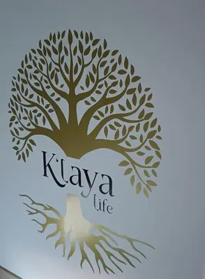 Certificado, premio, señal o documento que está expuesto en K'Laya Life Beach A