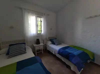 Cama o camas de una habitación en lovely bungalow with parking