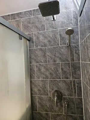 Un baño de Barbados Tirajana Two Bedroom Apartment