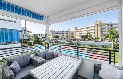 Un balcón o terraza de Luxury Pool View Apartment Iguazu