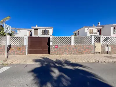 Edificio en el que se encuentra el hostal o pensión