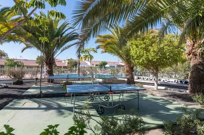 Instalaciones para jugar al ping pong en Home2Book Vibrant Maspalomas Stay, Pool & Terrace o alrededores