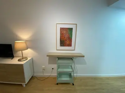Una televisión o centro de entretenimiento en Beachfront Suite Las Canteras