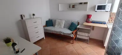 Una televisión o centro de entretenimiento en Apartamentos en Castillo del Romeral
