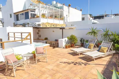 Un balcón o terraza de Charming house with Rooftop Pool