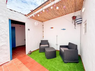 Zona de estar de Fee4Me 5 Min from Sardina Beach