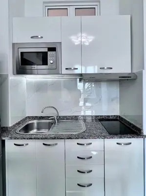 Una cocina o zona de cocina en Apartamento Bahía con AIRE ACONDICIONADO