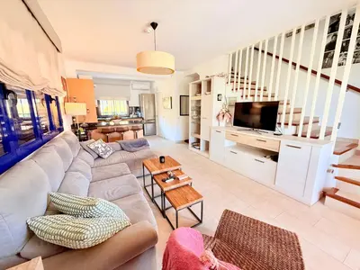 Una cocina o zona de cocina en Cozy Corner Close to Beach, Golf and Shopping