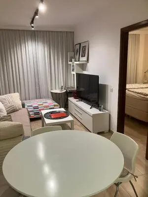 Una televisión o centro de entretenimiento en Arminda