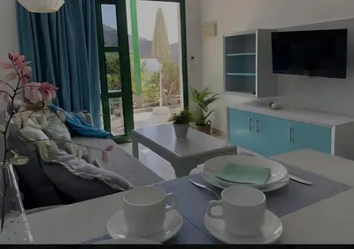Una televisión o centro de entretenimiento en VELEROS SUNSET Puerto Rico Apartement
