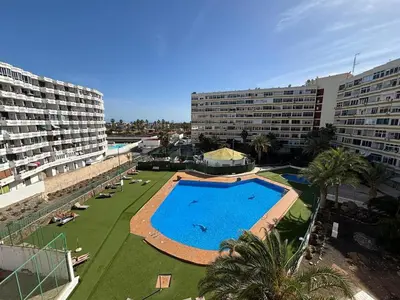 Piscina en o cerca de Modern apartment with pool and balcony