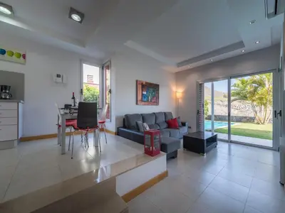 Zona de estar de Villa in Maspalomas with Heated Pool & Golf Views