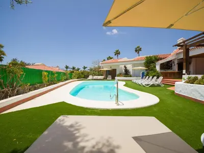 Piscina en o cerca de Chalet in Maspalomas with Heated Pool