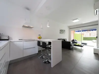 Una cocina o zona de cocina en Duplex in Maspalomas near Meloneras Beach