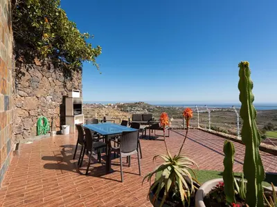 Un balcón o terraza de Villa in San Bartolomé with Private Heated Pool