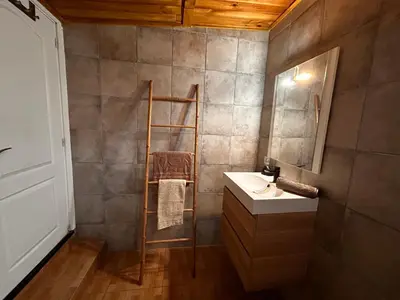 Un baño de Luxury Private Garden Home