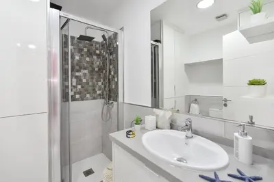 Un baño de Iguazu 304 by VillaGranCanaria