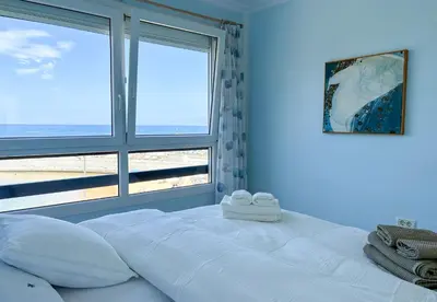 Cama o camas de una habitación en Alegre Beach Home - Sunset Apartment