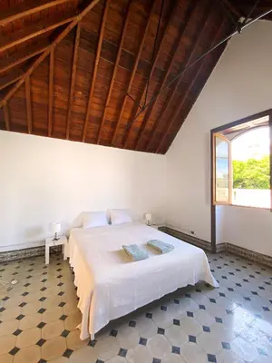 Cama o camas de una habitación en Comfortable Room in Historic Casa Quesada Shared House