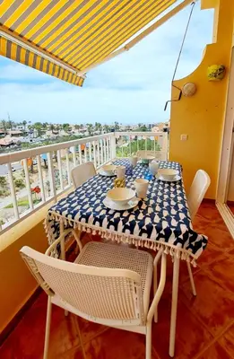 Un balcón o terraza de Your Happy Place in Arguineguin, Swimmingpool and Seaviews