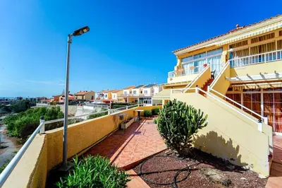 Un balcón o terraza de Your Happy Place in Arguineguin, Swimmingpool and Seaviews