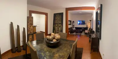 Una televisión o centro de entretenimiento en OFF Ciudad Jardin