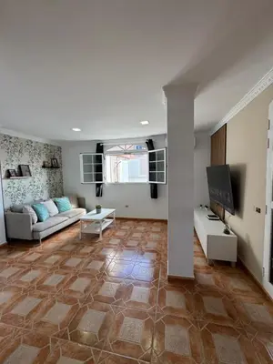 Una televisión o centro de entretenimiento en SkyLounge Cruce de Arinaga
