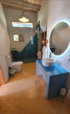 Un baño de Nature Sanctuary, a semi-detached house on an ecological & sustainable farm