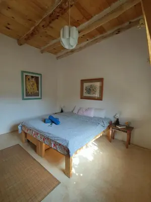 Cama o camas de una habitación en Nature Sanctuary, a semi-detached house on an ecological & sustainable farm