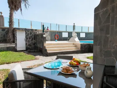 Comida en o cerca de este apartamento