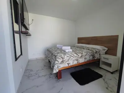 Cama o camas de una habitación en Bungalow privado junto al Yumbo Centre