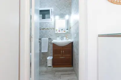 Un baño de Bungalow Playa Flor 82 by Villagrancanaria