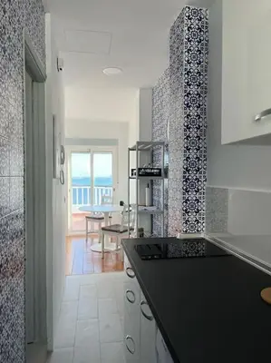 Una cocina o zona de cocina en Ático tranquilo con vistas únicas al mar