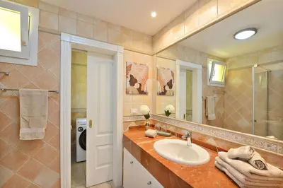 Un baño de Ocean View Loma Verde