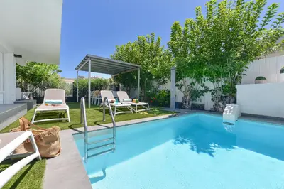 Piscina en o cerca de Bungalow San Agustin ET1 by Villagrancanaria