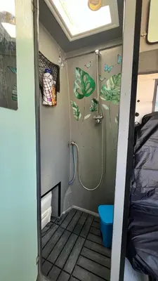 Un baño de Furgoneta Camper