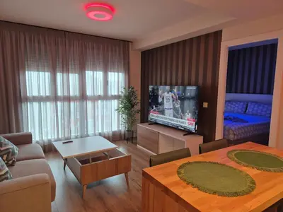 Una televisión o centro de entretenimiento en 8i Chile 51