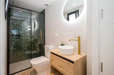 Un baño de 3BR Portview Luxury Penthouse & Terrace