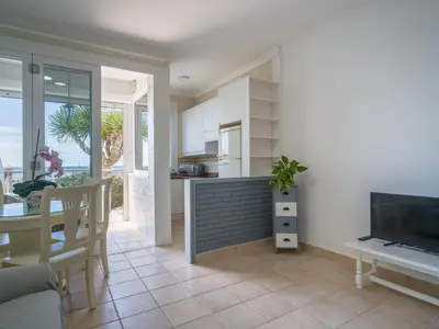 Una televisión o centro de entretenimiento en Nidos Suites San Agustin