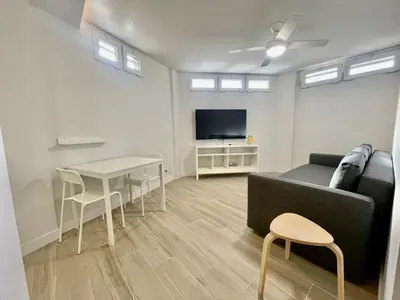 Una televisión o centro de entretenimiento en Apartment in Taliarte